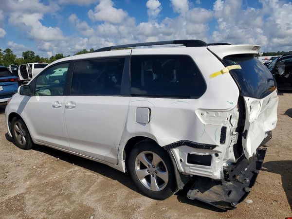 2015 TOYOTA SIENNA
