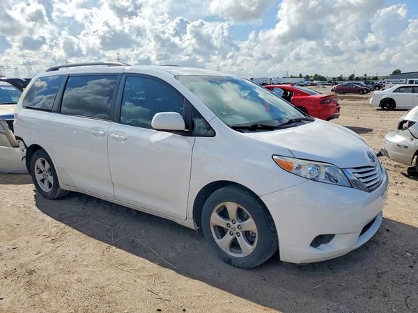2015 TOYOTA SIENNA