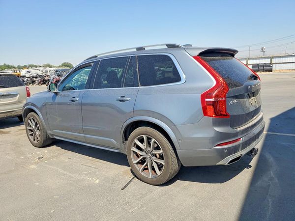 2017 VOLVO XC90 Momentum