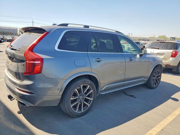 2017 VOLVO XC90 Momentum