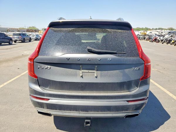 2017 VOLVO XC90 Momentum