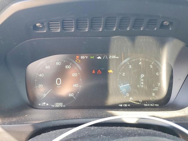 2017 VOLVO XC90 Momentum