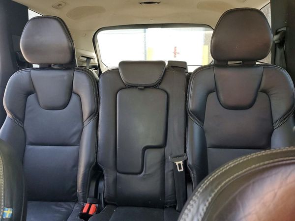 2017 VOLVO XC90 Momentum