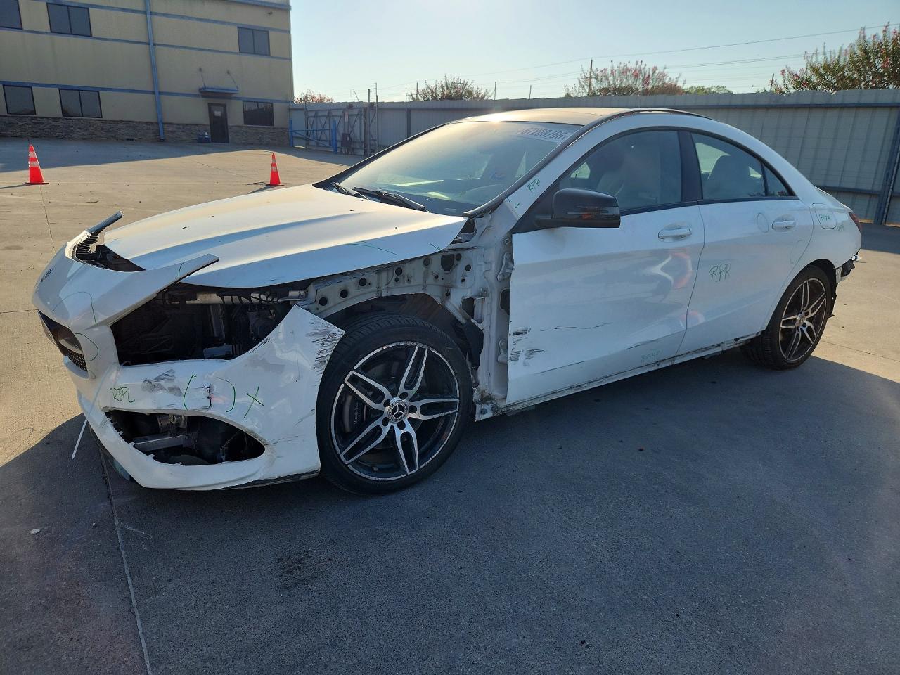 2019 MERCEDES-BENZ CLA