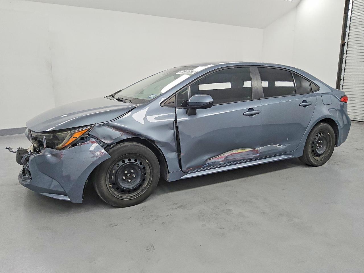 2021 TOYOTA COROLLA LE — Front 3/4