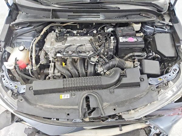 2021 TOYOTA COROLLA LE — Engine bay