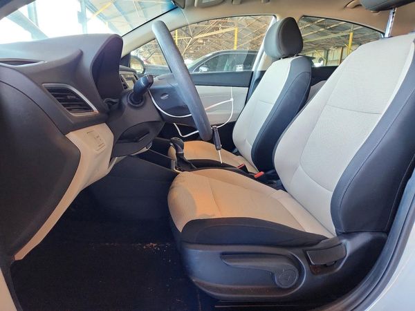 2019 HYUNDAI ACCENT SE and SEL