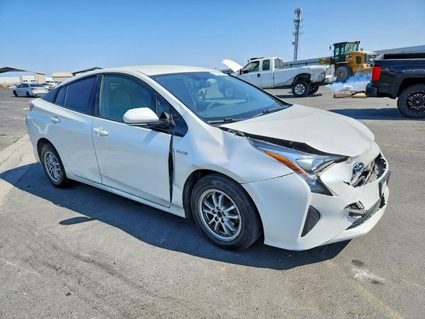 2016 TOYOTA PRIUS