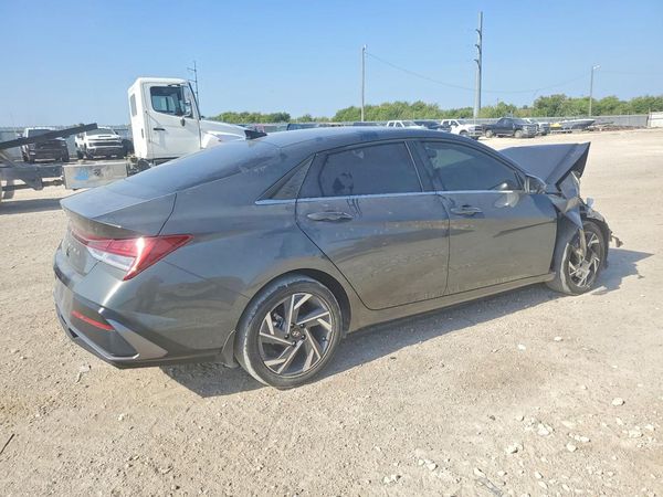 2024 HYUNDAI ELANTRA