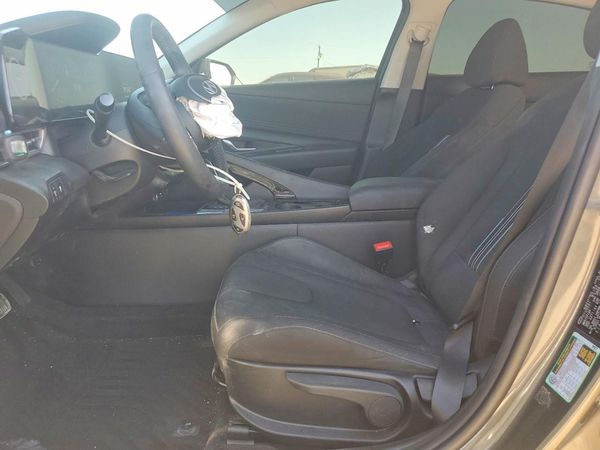 2024 HYUNDAI ELANTRA