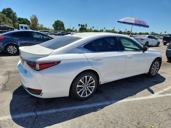 2022 LEXUS ES 300H