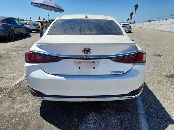2022 LEXUS ES 300H