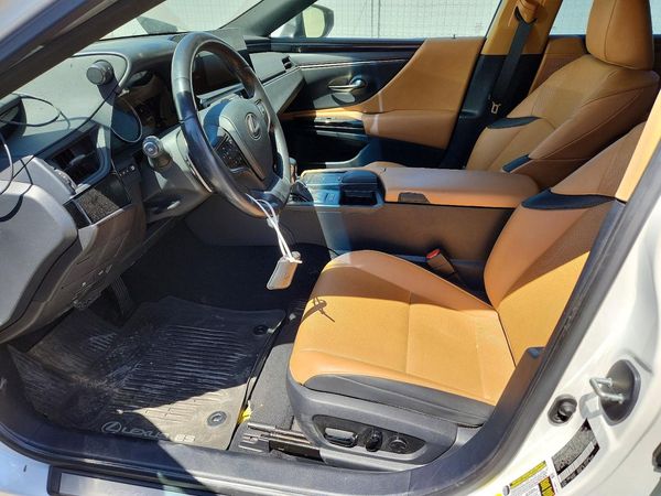 2022 LEXUS ES 300H
