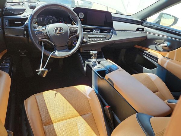 2022 LEXUS ES 300H
