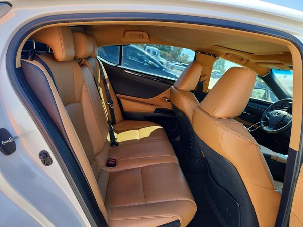 2022 LEXUS ES 300H