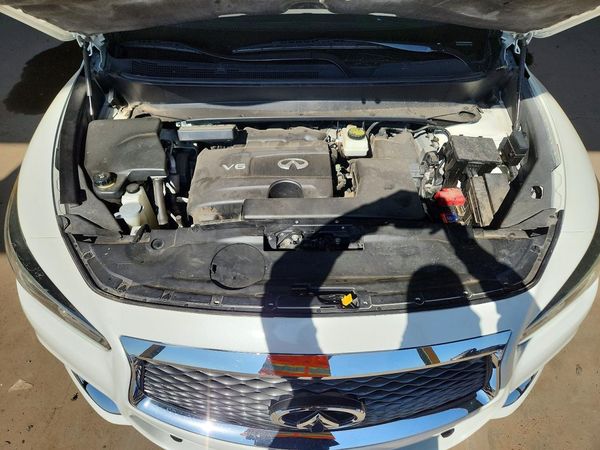 2017 INFINITI QX60 — Engine bay
