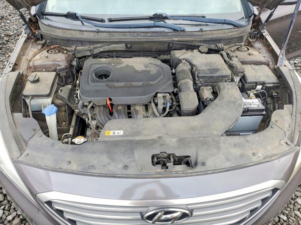 2017 HYUNDAI SONATA SE, Eco — Engine bay
