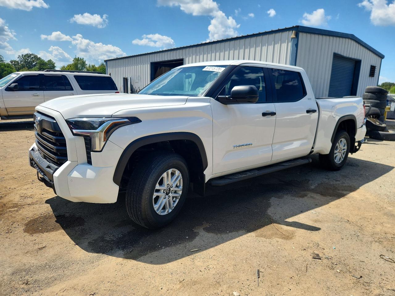 2026 TOYOTA TUNDRA SR5 — Front 3/4
