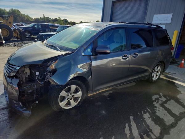 2013 TOYOTA SIENNA — DSFA — Front 3/4