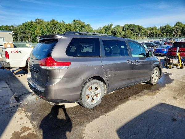 2013 TOYOTA SIENNA — PSRA