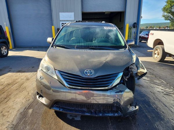 2013 TOYOTA SIENNA — DIRF