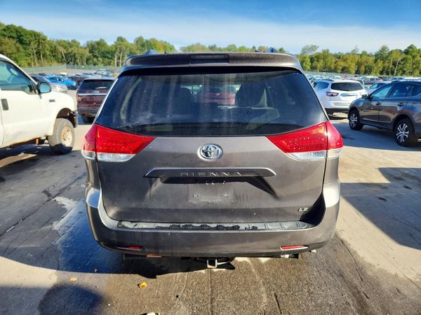 2013 TOYOTA SIENNA — DIRR