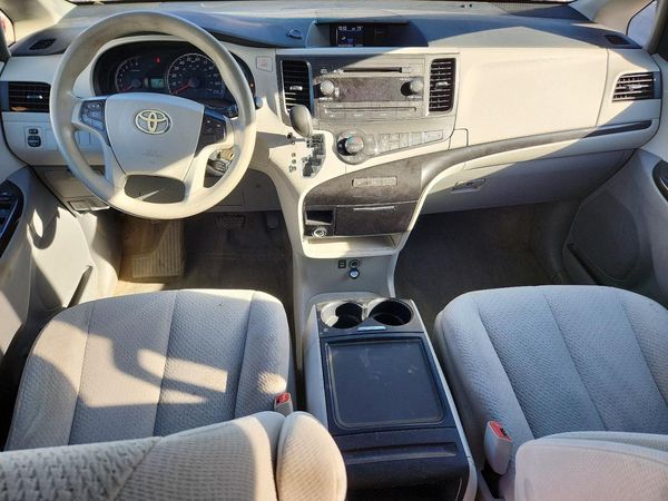 2013 TOYOTA SIENNA — CKPT