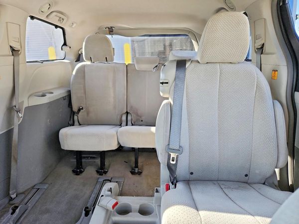2013 TOYOTA SIENNA — SUVN