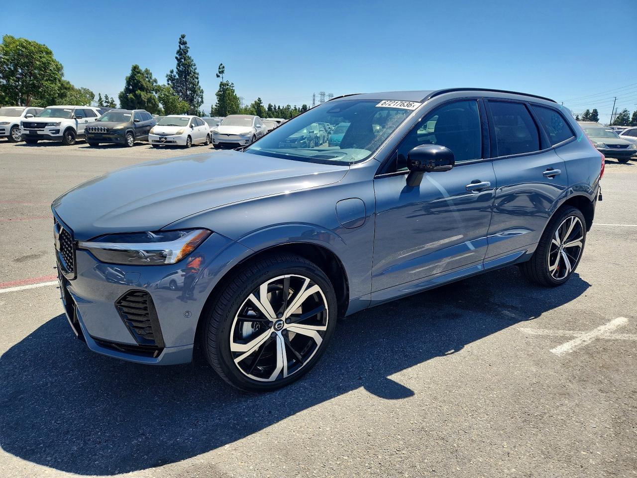 2023 VOLVO XC60 Ultimate Dark