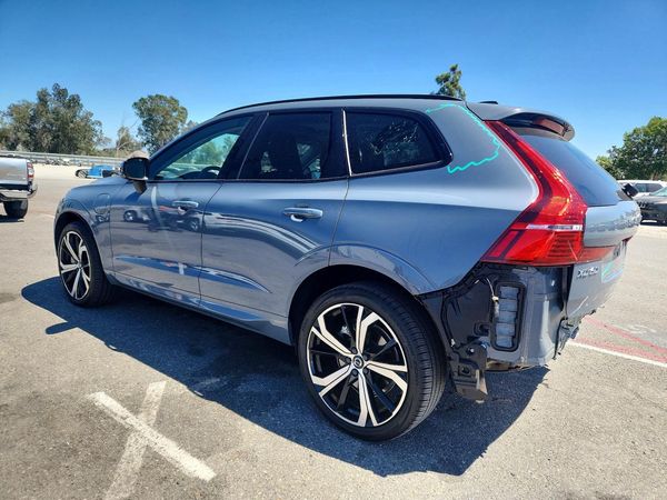 2023 VOLVO XC60 Ultimate Dark