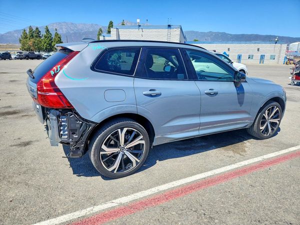 2023 VOLVO XC60 Ultimate Dark
