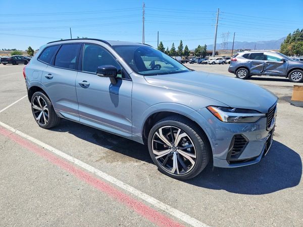 2023 VOLVO XC60 Ultimate Dark