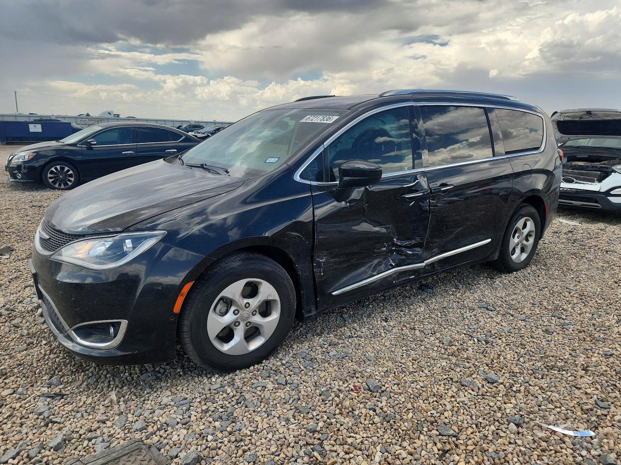 2017 CHRYSLER PACIFICA
