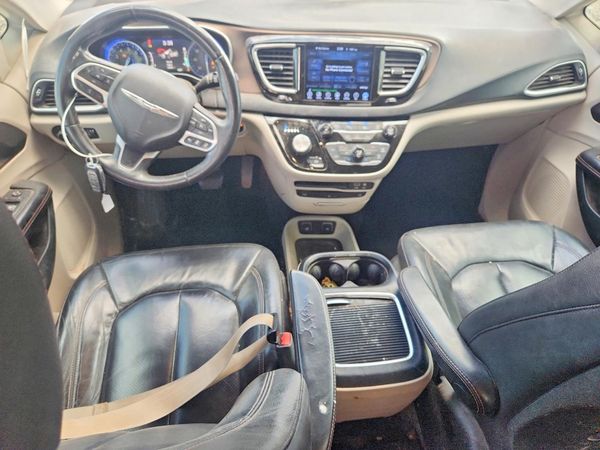 2017 CHRYSLER PACIFICA