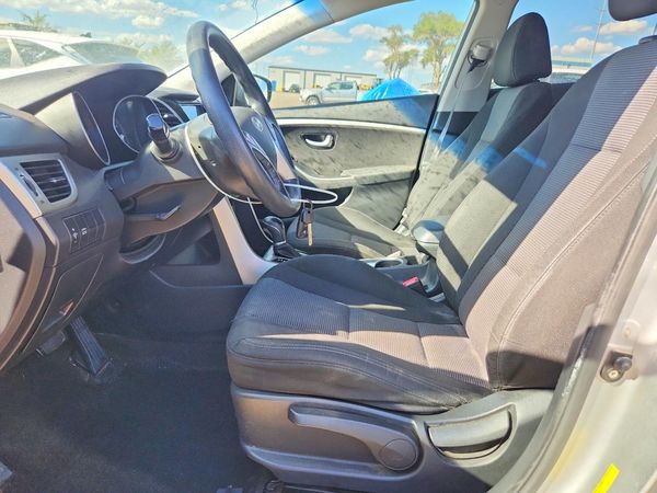2016 HYUNDAI ELANTRA — DENT