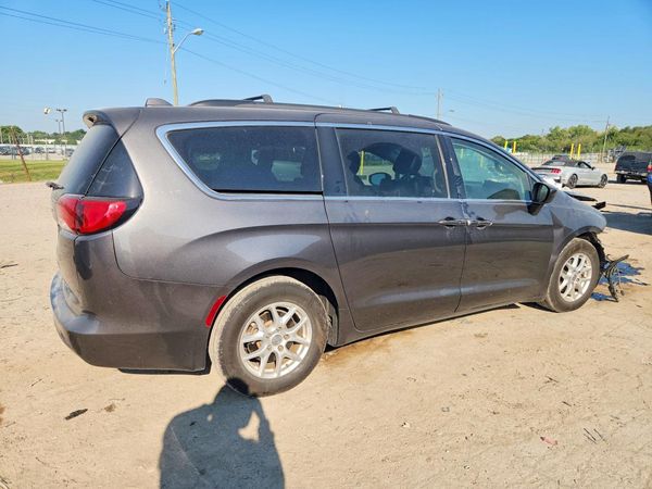 2020 CHRYSLER VOYAGER