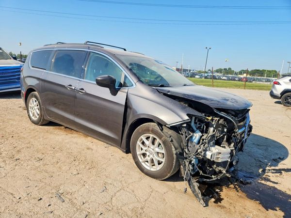 2020 CHRYSLER VOYAGER