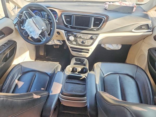 2020 CHRYSLER VOYAGER