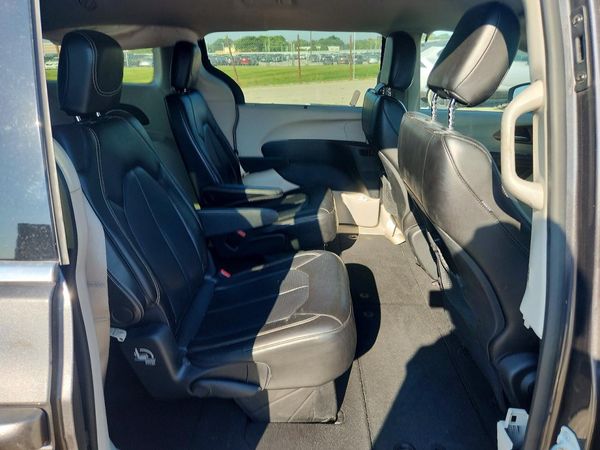 2020 CHRYSLER VOYAGER
