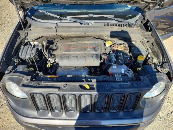 2017 JEEP RENEGADE — Engine bay