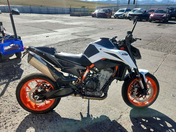 2021 KTM 890