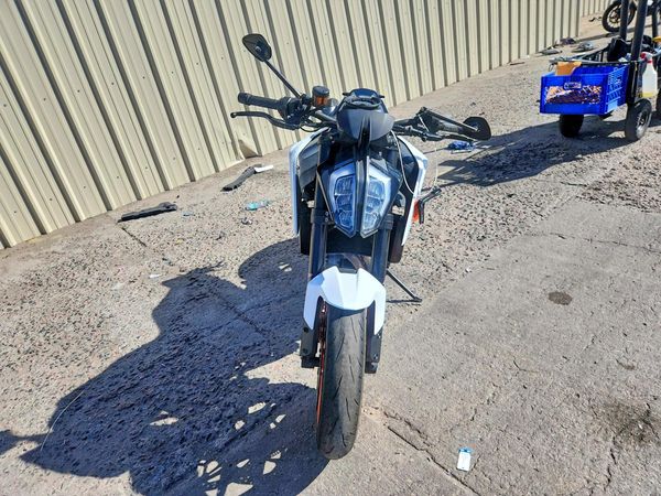 2021 KTM 890