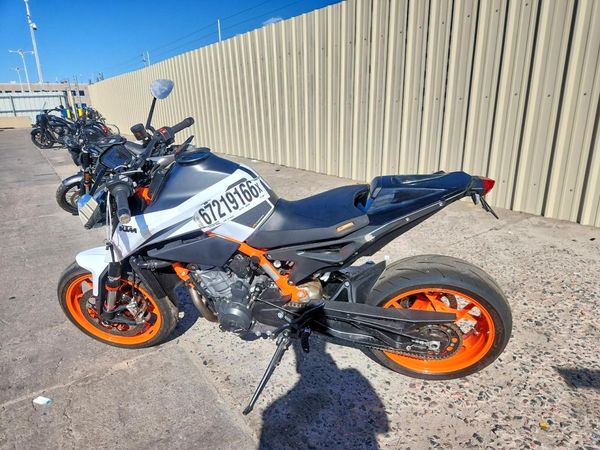 2021 KTM 890