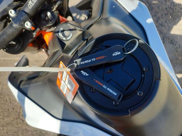 2021 KTM 890
