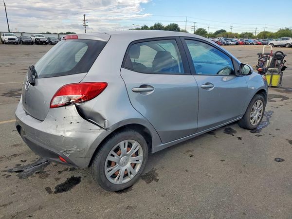 2013 MAZDA MAZDA2