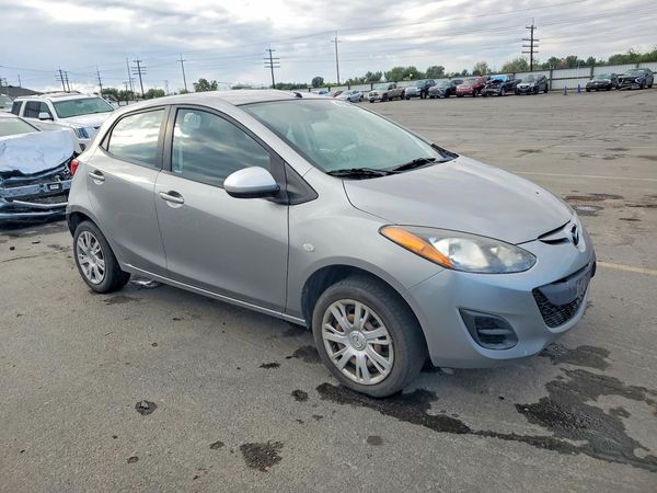 2013 MAZDA MAZDA2