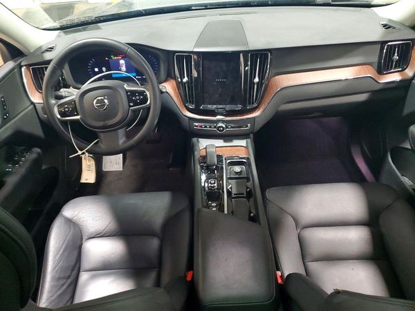2024 VOLVO XC60 Plus Dark