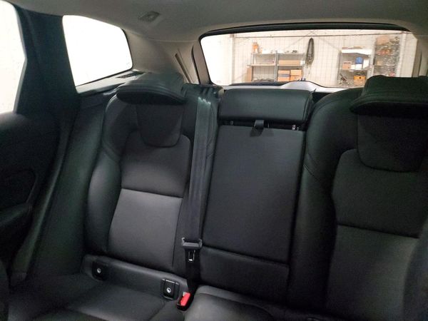 2024 VOLVO XC60 Plus Dark