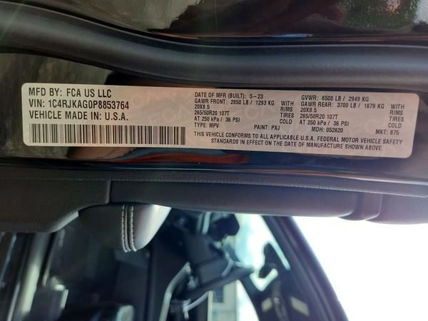 2023 JEEP GRAND CHEROKEE Laredo, Altitude