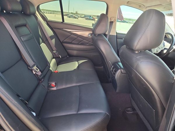 2015 INFINITI Q50